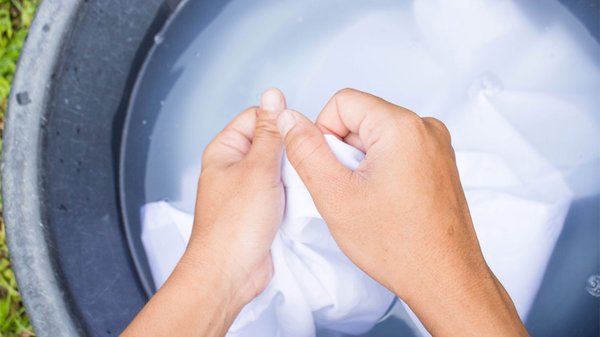 Cách giặt áo thun không bị giãn